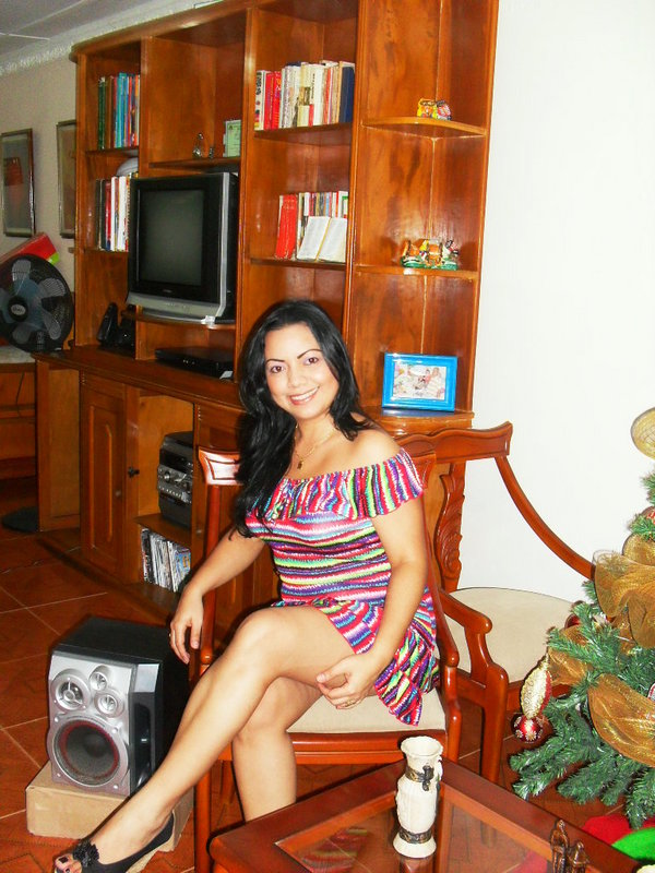 Date this attractive Colombia girl Tania from Barranquilla CO8359