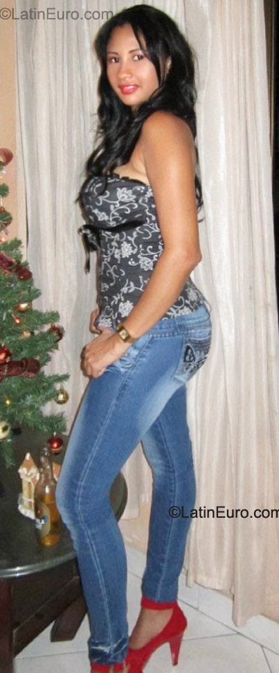 Date this fun Colombia girl Bery from Cartagena CO9451