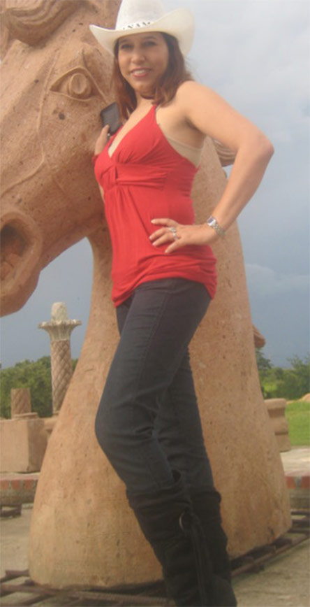 Date this happy Panama girl Iliana from Panama PA181