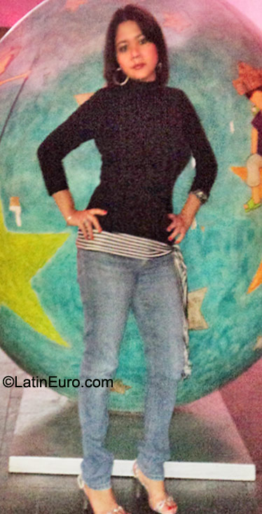 Date this voluptuous El Salvador girl Mercedes from San Salvador SV25