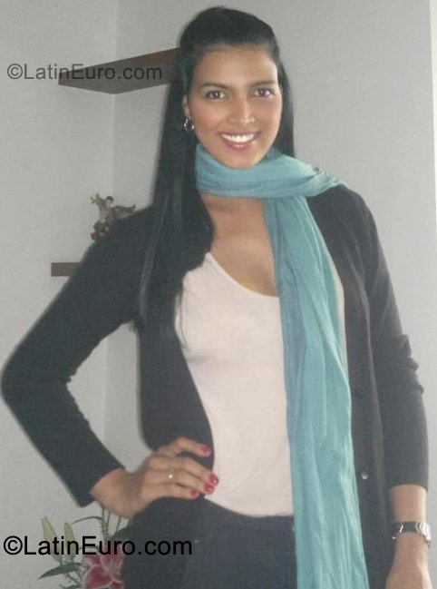 Date this fun Colombia girl Lina from Cali CO8697