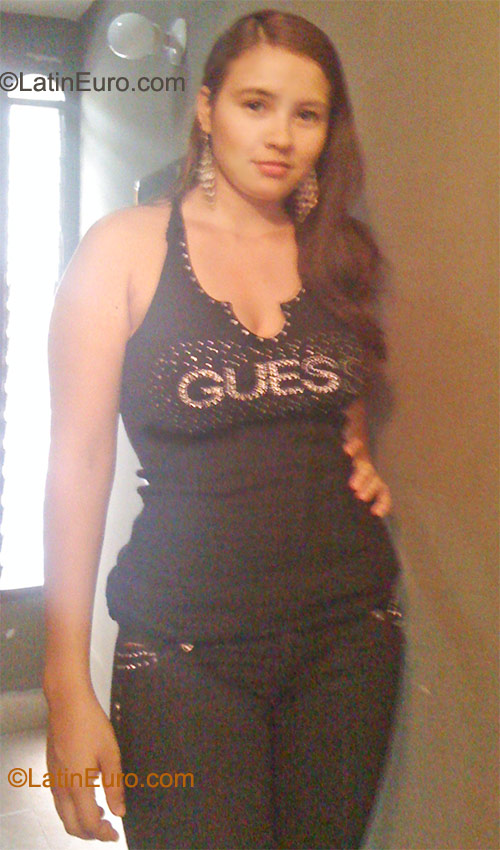 Date this attractive Colombia girl Maria Fernanda from Tulua CO8726
