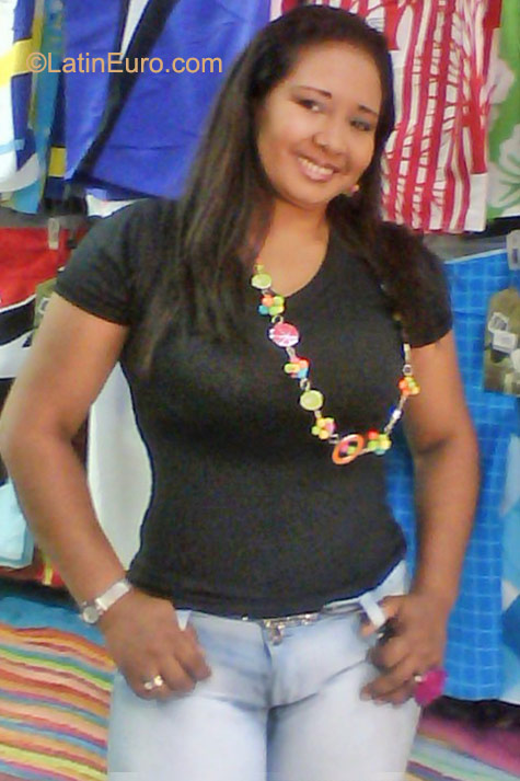 Date this good-looking Colombia girl Carmen from Barranquilla CO8747