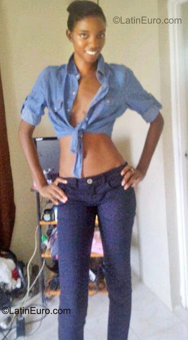 Date this hard body Jamaica girl Shinel from Negril JM393