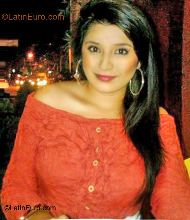 Date this nice looking Colombia girl Gabriela from Bucaramanga CO8859