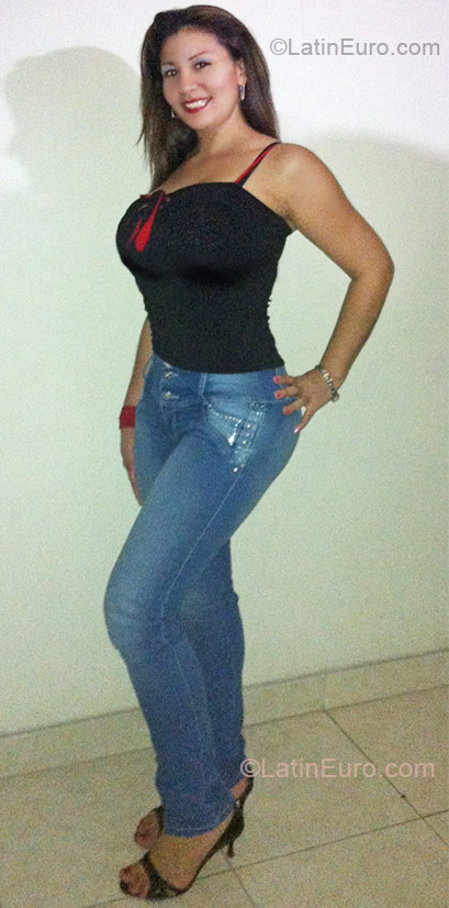 Date this foxy Colombia girl Laura from Cali CO8861