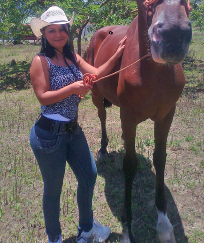 Date this hard body Costa Rica girl Gabyten from San Jose CR159