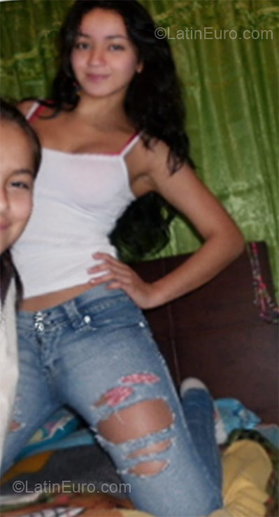 Date this attractive Colombia girl Katherine from Bogota CO9672