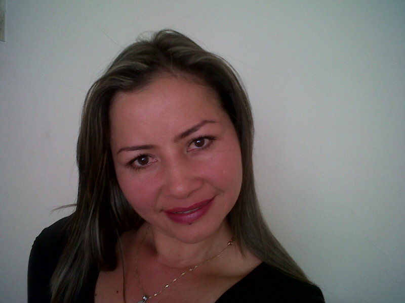 Date this happy Colombia girl Conic from Bogota CO8956