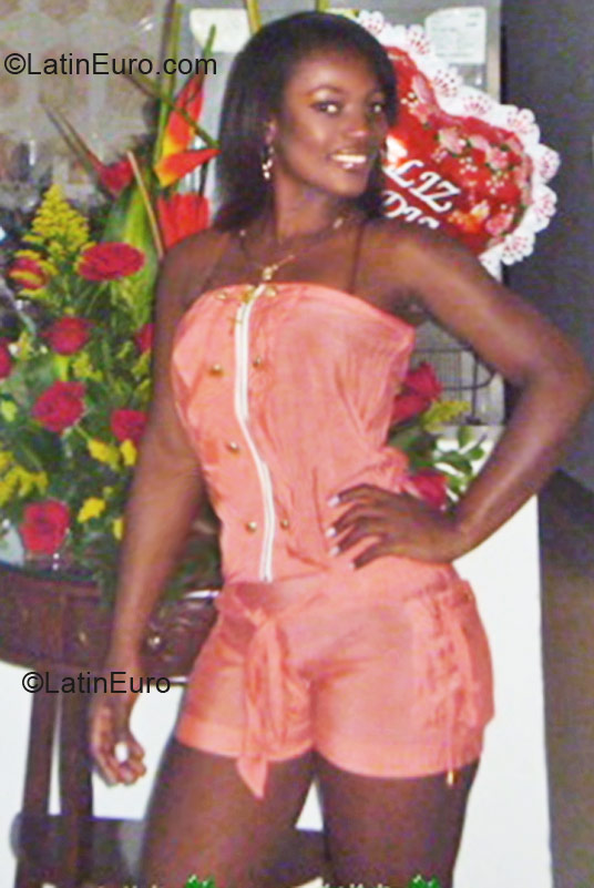Date this nice looking Colombia girl Claire from Cali CO8971