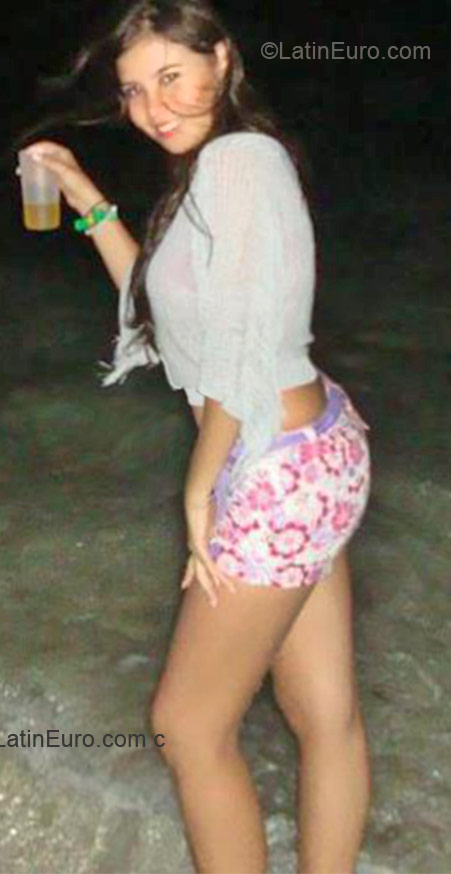 Date this attractive Colombia girl VANESSA from Cali (valle) CO9054