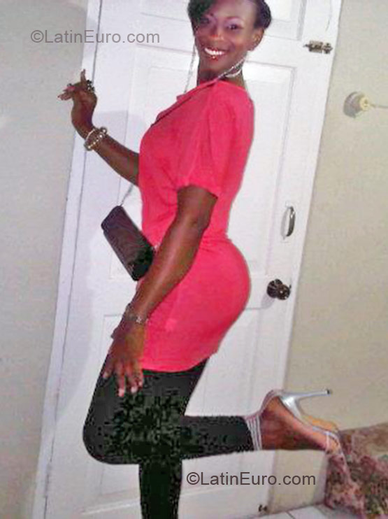 Date this cute Jamaica girl Cookiencreme from Ocho Rios JM407