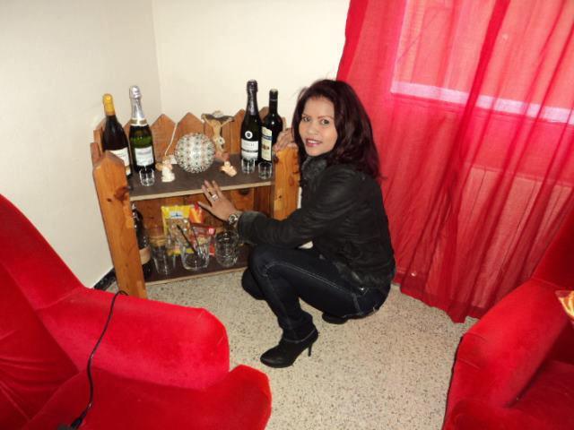 Date this charming Spain girl Yannette from Sevilla ES221