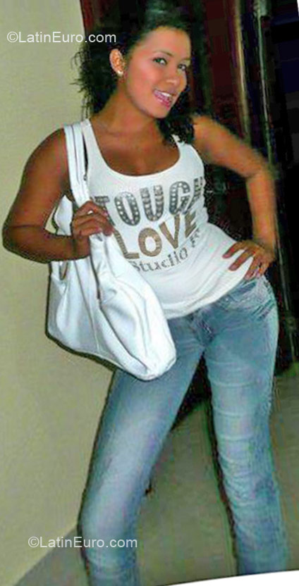 Date this happy Colombia girl Yeraldin from Cartagena CO11212