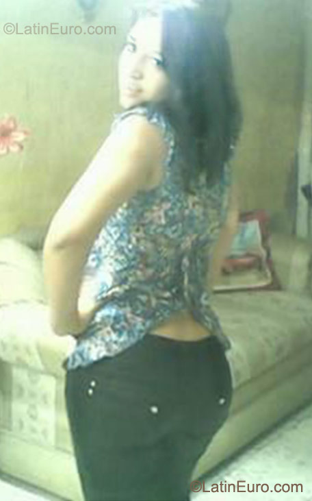 Date this beautiful Colombia girl Andrea from Cali CO9105