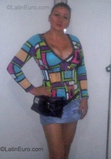 Date this charming Colombia girl Claudia from Bucaramanga CO9111