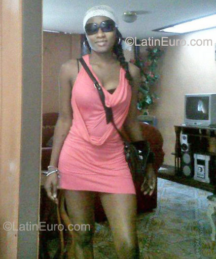 Date this foxy Colombia girl Erika from Cali CO9136