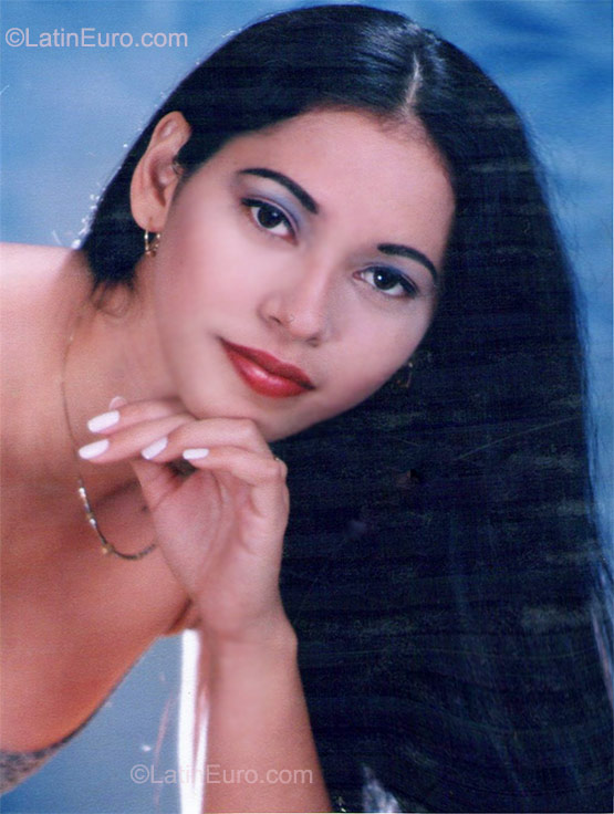 Date this gorgeous Colombia girl Laura from Neiva CO9190