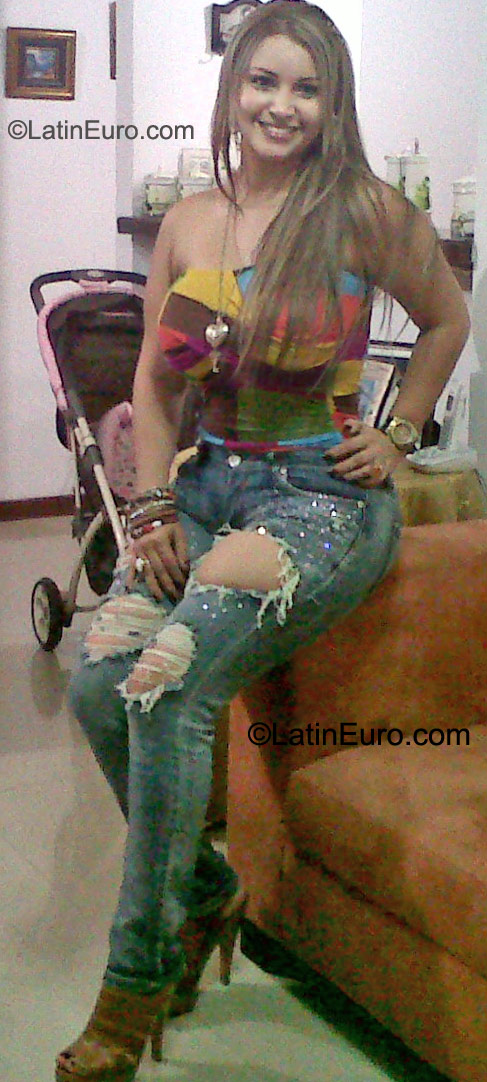 Date this voluptuous Colombia girl Paula from Cali CO9196