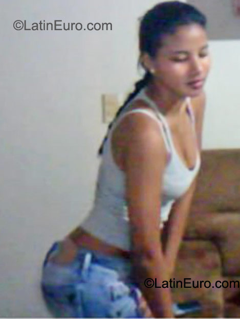 Date this athletic Colombia girl Yesica from Cali CO9198