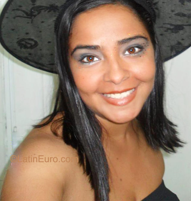 Date this sensual Colombia girl Elisa from Cali CO9231