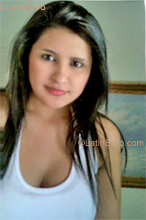 Date this georgeous Colombia girl Laura from Bucaramanga CO9242