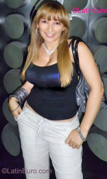 Date this delightful Colombia girl Sandra from Bogota CO9308