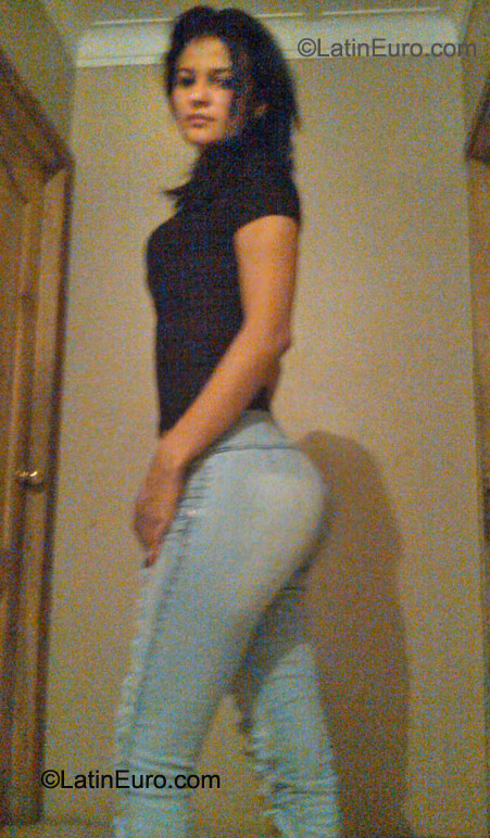 Date this good-looking Ecuador girl Hanna77 from Guayaguil EC142