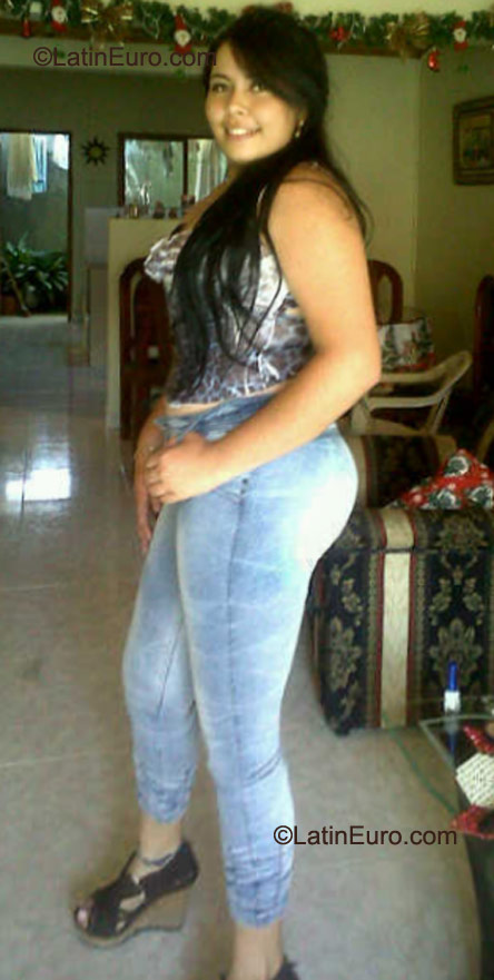 Date this voluptuous Colombia girl Yohanita92 from Medellin CO9349