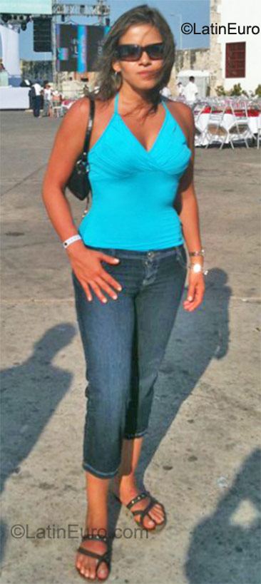 Date this young Colombia girl MARIA DEL PILAR from Bogota CO9368