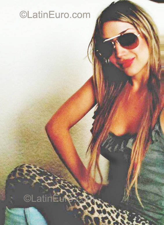 Date this pretty Colombia girl Lninomor1996 from Bogota CO9410