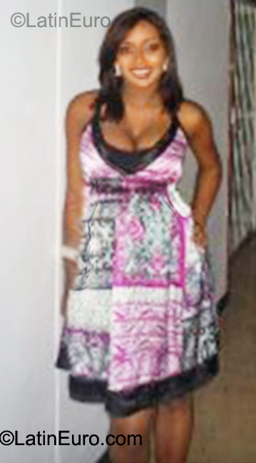 Date this attractive Colombia girl Marianne from Pereira CO9427
