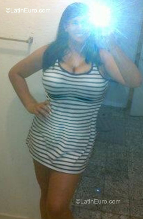 Date this cute Colombia girl Velena from Santo Domingo CO9497