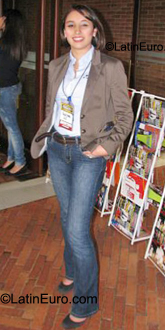 Date this cute Colombia girl Pao from Bogota CO9512