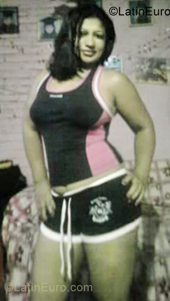 Date this voluptuous Honduras girl Aracely from Tegucigalpa HN609