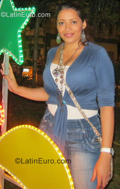 Date this happy Colombia girl Amanda from Bogota CO9514