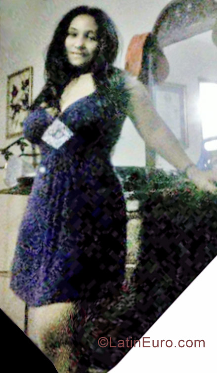 Date this good-looking Colombia girl Mary Carmen from Santiago CO9517