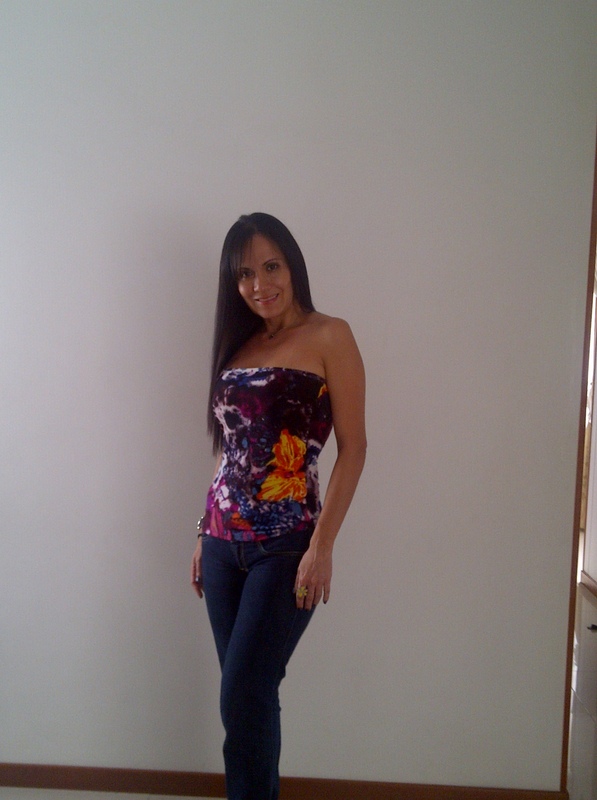 Date this foxy Colombia girl Lunitta from Cali CO9551