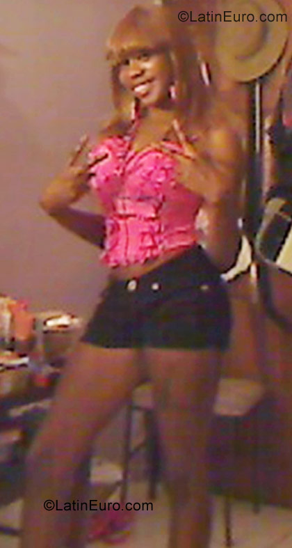Date this nice looking Jamaica girl Kimberly from Montego Bay JM452