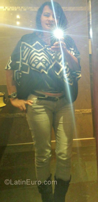 Date this pretty United States girl Valery from Phoenix BR6505