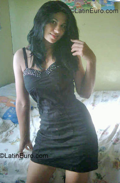 Date this pretty Honduras girl Dinorita from Santa Barbara HN639