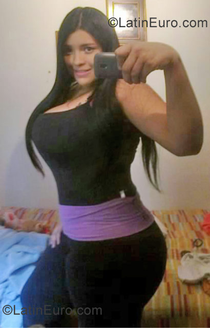 Date this sensual Colombia girl LORE_RUIZ from Medellin CO9706