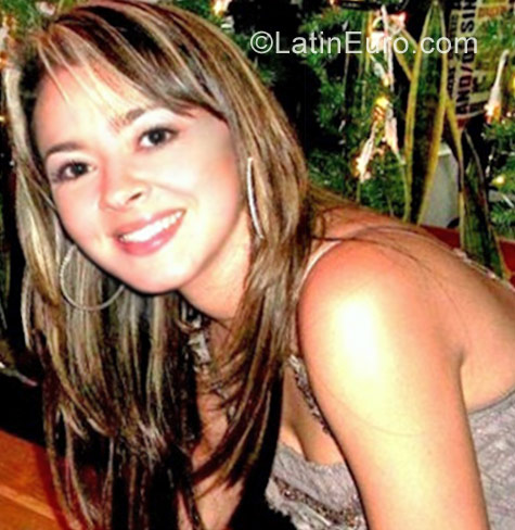 Date this athletic Colombia girl Silvia from Bogota CO9708