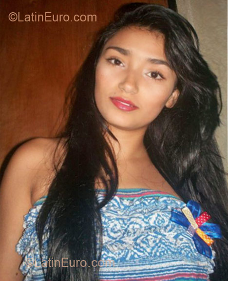 Date this happy Colombia girl Yeniifeer from Medellin CO10880