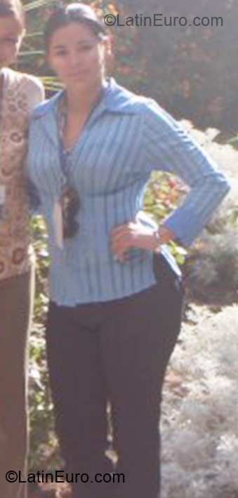 Date this good-looking Colombia girl Claudia from Bogota CO9735