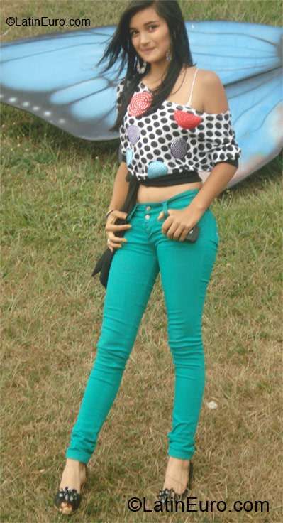 Date this foxy Colombia girl Alejhandra from Bogota CO9743