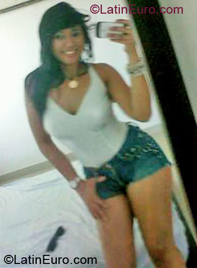 Date this stunning Colombia girl Paola from Barranquilla CO10873