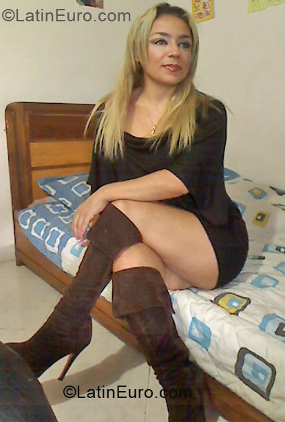 Date this cute Colombia girl Esther from Medellin CO9770