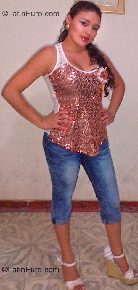 Date this gorgeous Colombia girl Cristina from Bogota CO9785