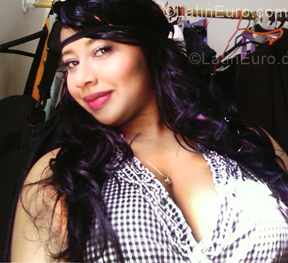 Date this sensual Colombia girl Paola from Barranquilla CO9934